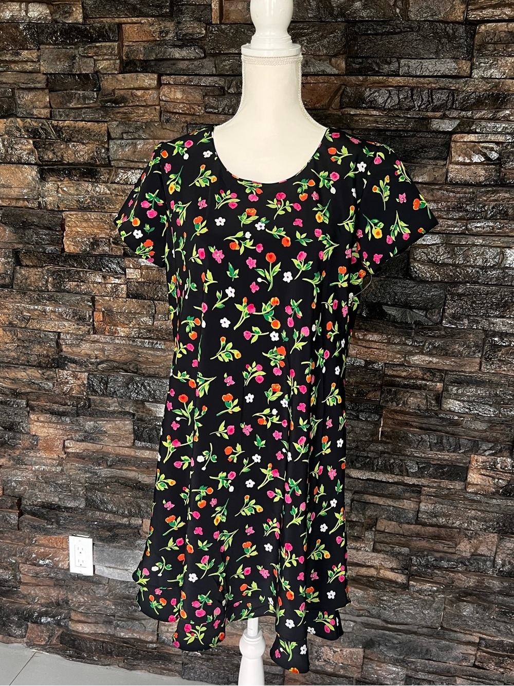 Black Floral Short Sleeve Swing Dress - Bright Pink, Red & Green Print - Picture 4 of 9